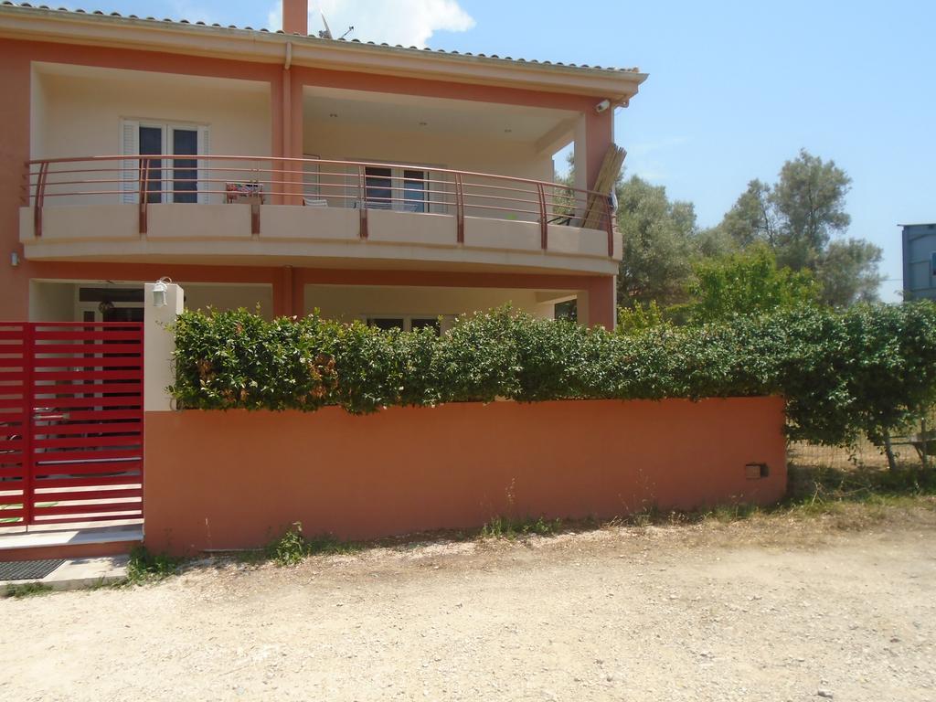 Socrates Family Apartments Kalligoni Luaran gambar