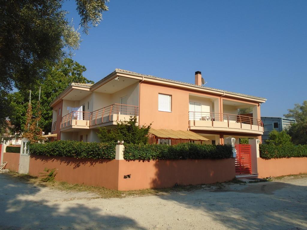 Socrates Family Apartments Kalligoni Luaran gambar
